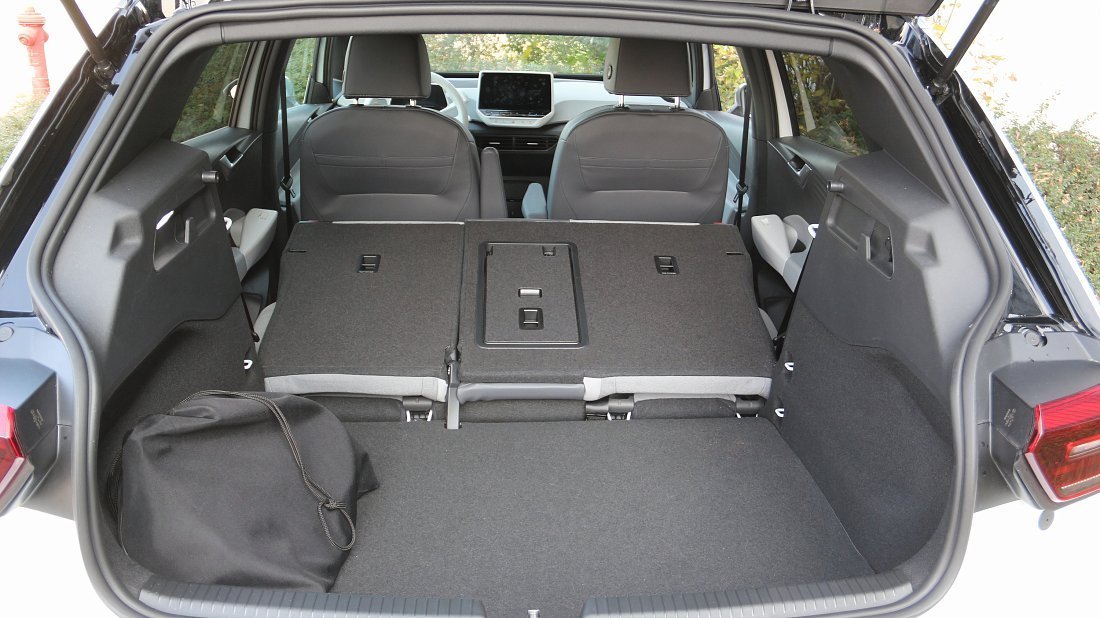 Volkswagen ID.3 Pro (2020-2023) folded trunk photo, boot, expanded, folded seats, maximum volume, max cargo, max capacity, max storage