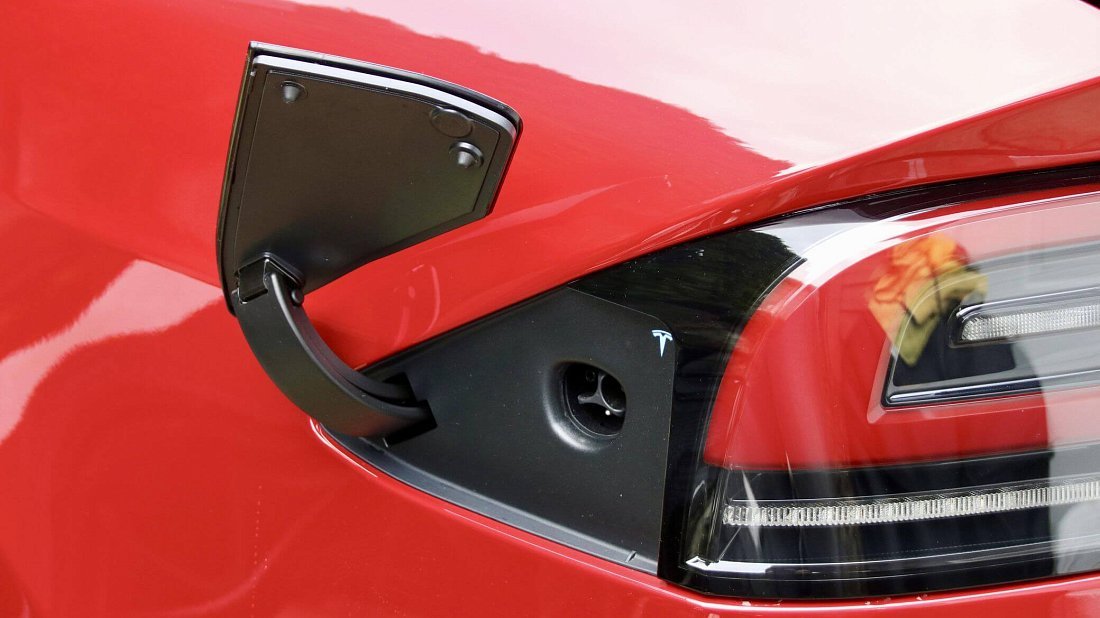 Tesla Model X Dual Motor (2025-…) charge port USA photo, charging, inlet, plug, connector