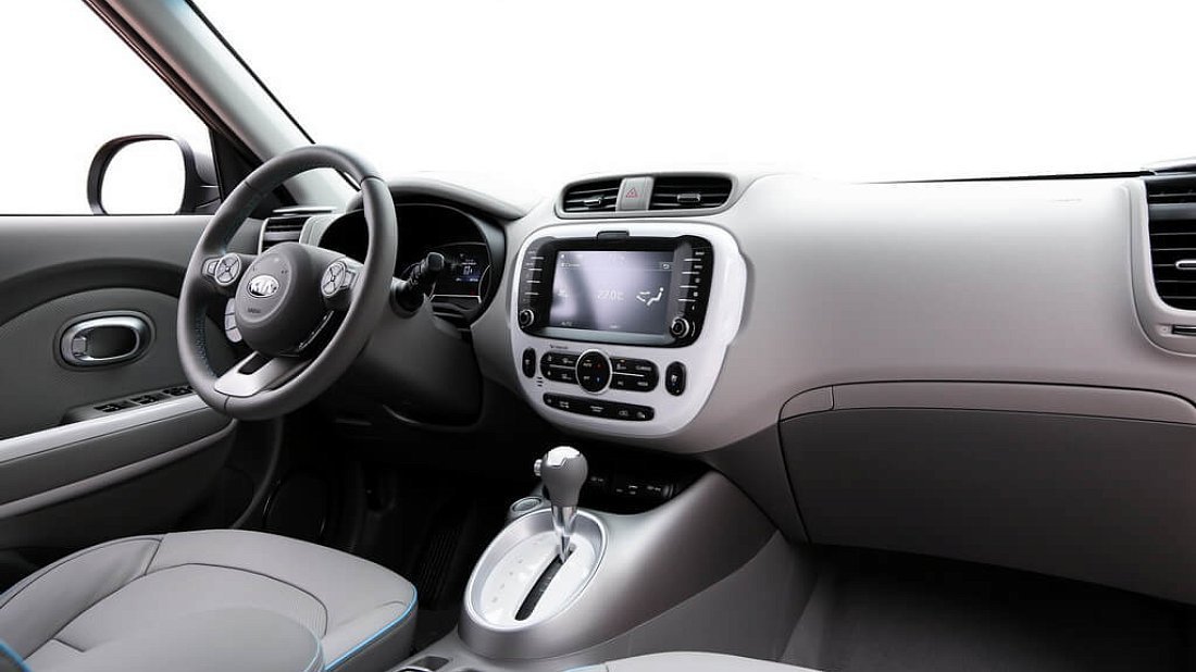 Kia Soul EV (2014-2017) interior, front seat, driver seat, dashboard, steering wheel, infotainment, cockpit