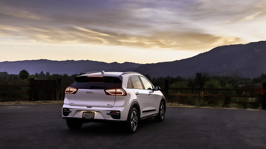 Kia Niro EV Long Range (2018-2022) rear view, taillights, trunk, spoiler, badge, bumper, exterior