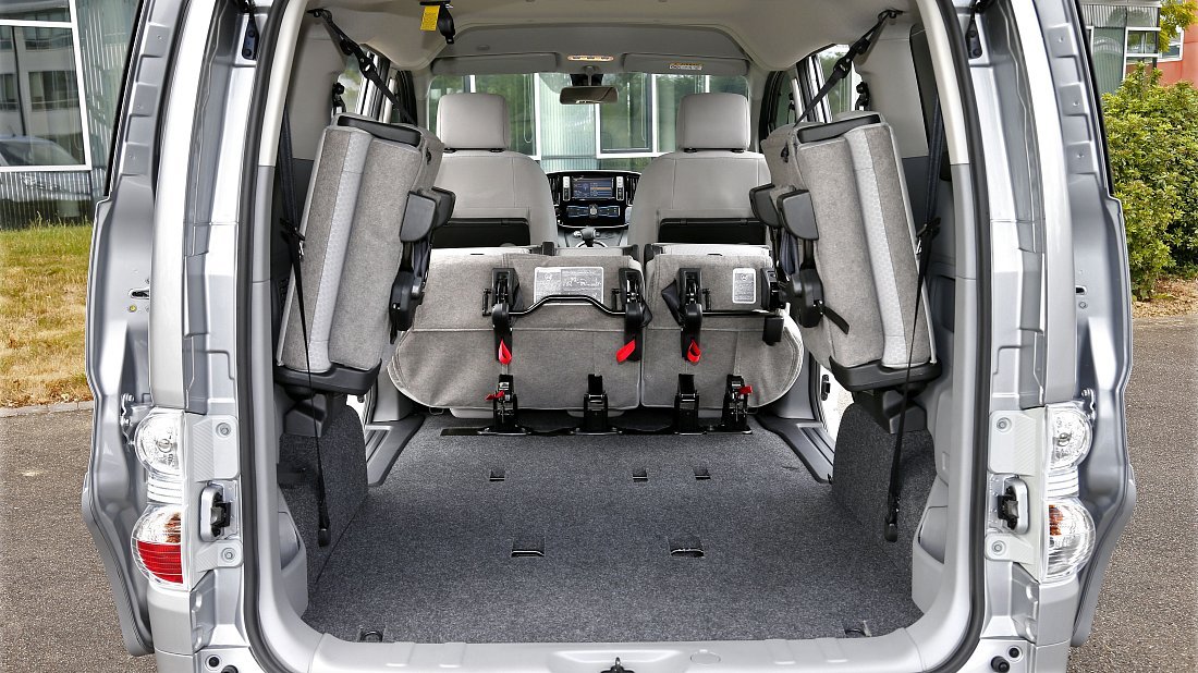 Nissan e-NV200 Evalia 24 kWh (2014-2018) trunk, boot, expanded, folded seats, maximum volume, max cargo, max capacity, max storage