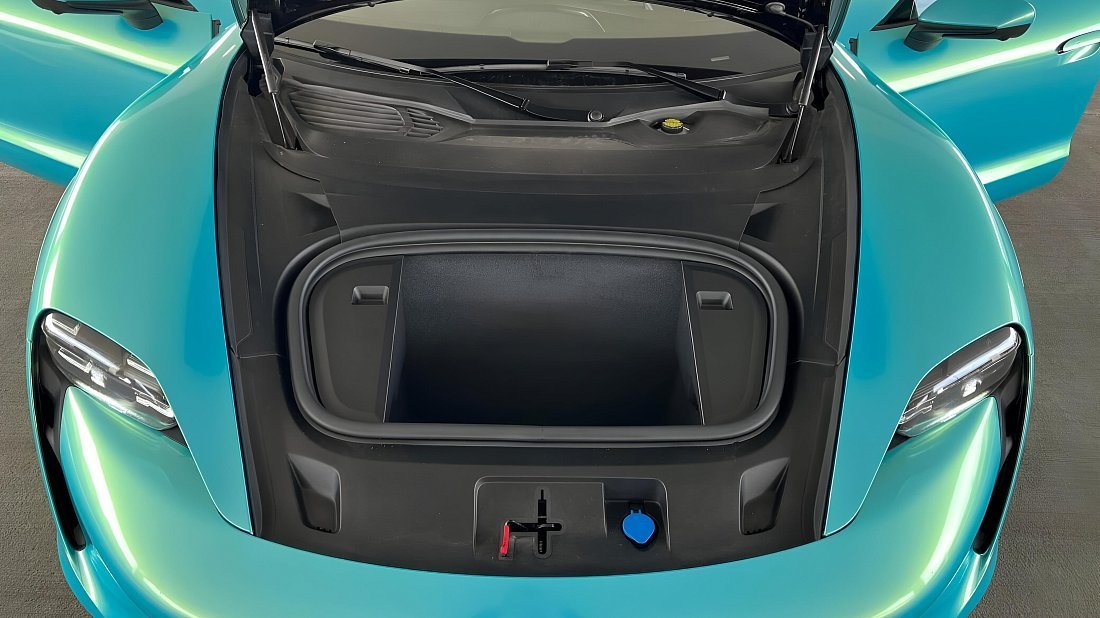 Porsche Taycan Turbo S Sport Turismo (2022-2024) frunk, front trunk, under hood, storage, cargo, capacity, bonus space