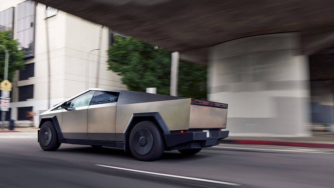 Tesla Cybertruck Cyberbeast (2024-…) rear quarter, three-quarter view, diagonal, exterior