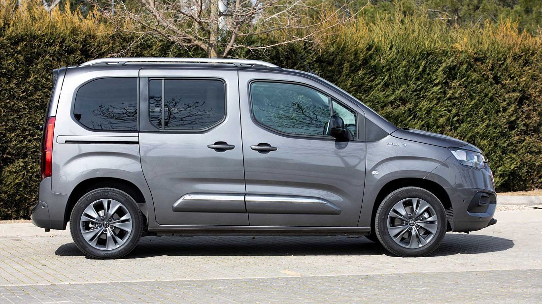 Toyota Proace City Verso Electric L1 50 kWh (2021-2024) side profile photo, silhouette, doors, wheels, exterior