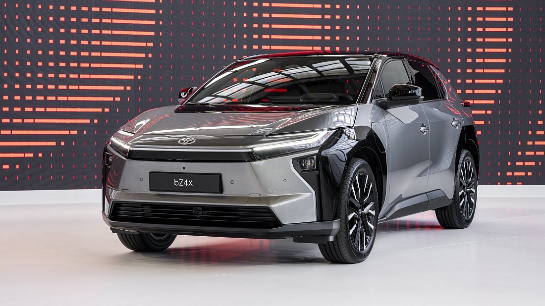 Toyota bZ4X 57.7 kWh FWD (2025-…) front view, front quarter, diagonal, exterior