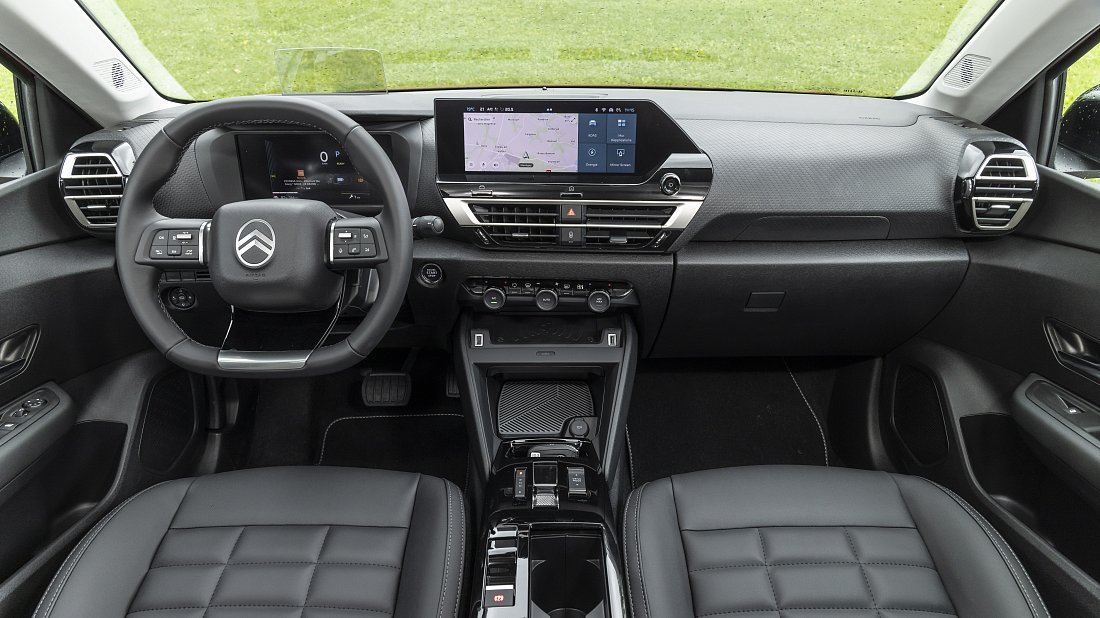Citroën e-C4 54 kWh (2024-…) interior, front seat, driver seat, dashboard, steering wheel, infotainment, cockpit