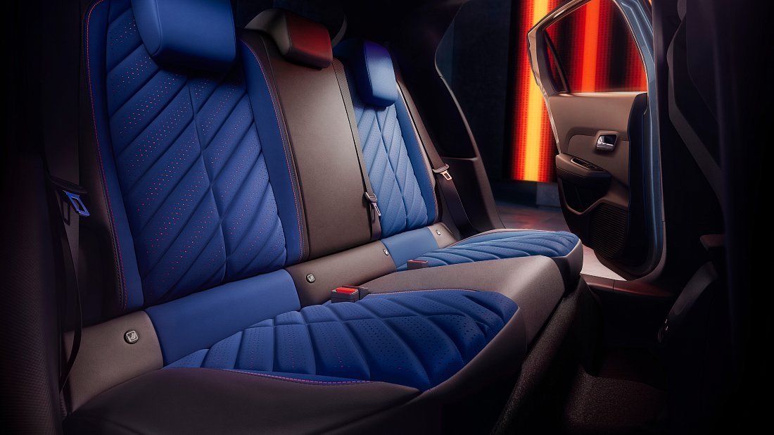 Lancia Ypsilon 54 kWh HF (2025-...) rear seats photo, back seats, passenger seats, legroom, headroom, interior