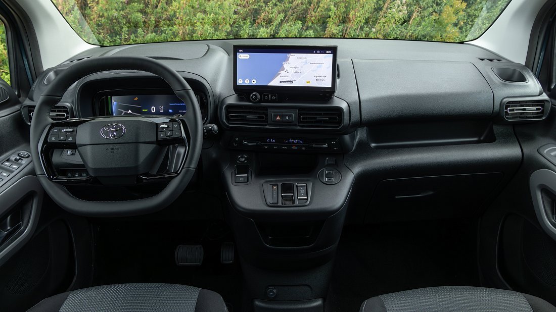 Toyota Proace City Verso Electric L2 52 kWh (2024-...) interior photo, front seat, driver seat, dashboard, steering wheel, infotainment, cockpit