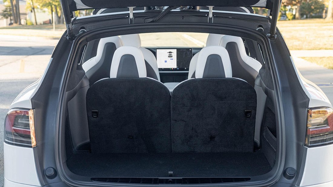 Tesla Model X Plaid (2025-…) trunk, boot, seats up, seats upright, cargo space, cargo volume, cargo capacity, storage