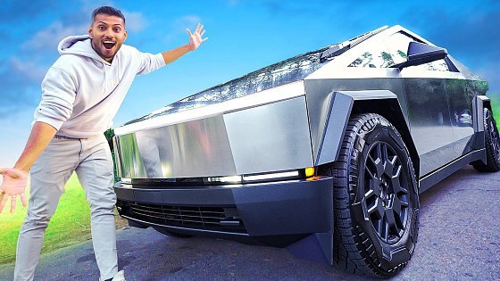 Video: I Tried Tesla Cybertruck !