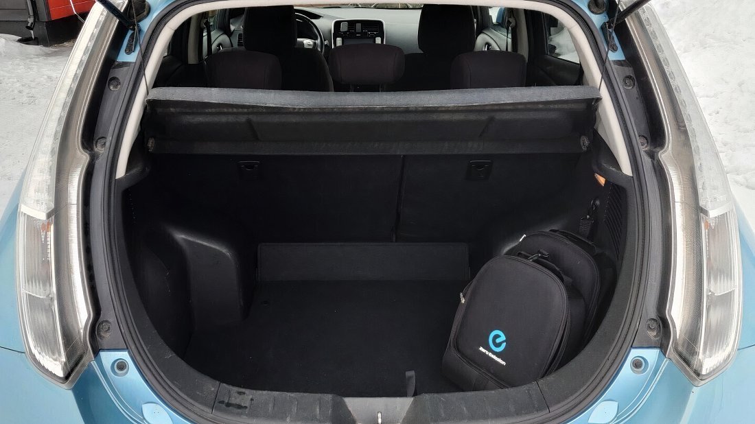 Nissan Leaf 24 kWh (2010-2013) trunk, boot, seats up, seats upright, cargo space, cargo volume, cargo capacity, storage