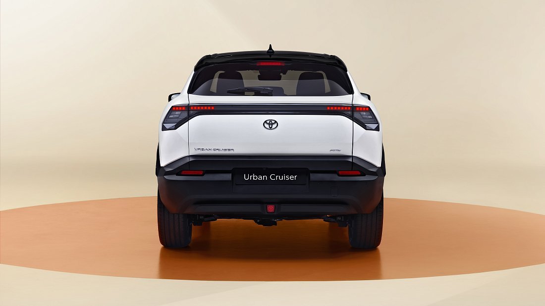 Toyota Urban Cruiser 61 kWh AWD (2025-…) rear view, taillights, trunk, spoiler, badge, bumper, exterior