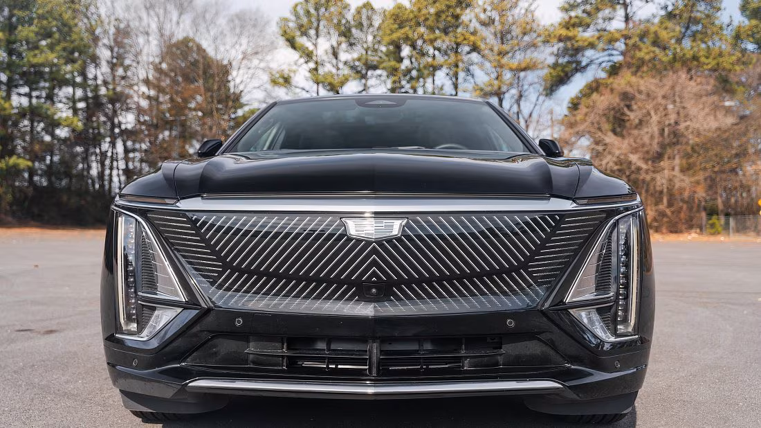 Cadillac Lyriq AWD (2022-…) front fascia photo, grille, headlights, bumper, exterior