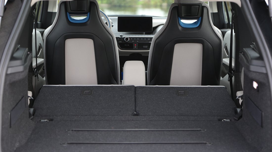 BMW i3 BEV 60 Ah (2013-2017) trunk, boot, expanded, folded seats, maximum volume, max cargo, max capacity, max storage