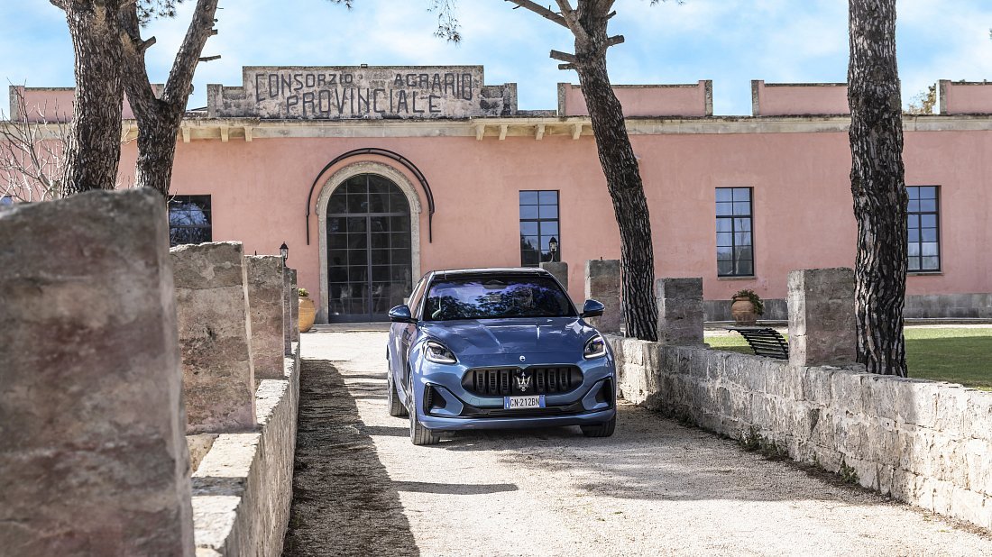 Maserati Grecale Folgore (2024-…) front fascia, grille, headlights, bumper, exterior