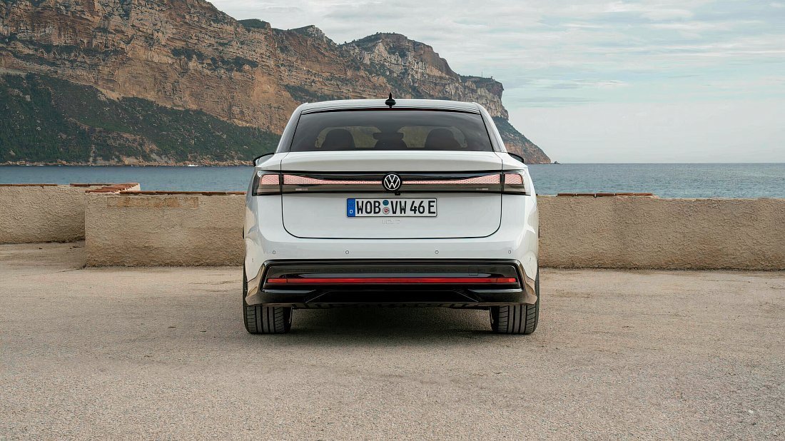 Volkswagen ID.7 Pro (2023-…) rear view, taillights, trunk, spoiler, badge, bumper, exterior