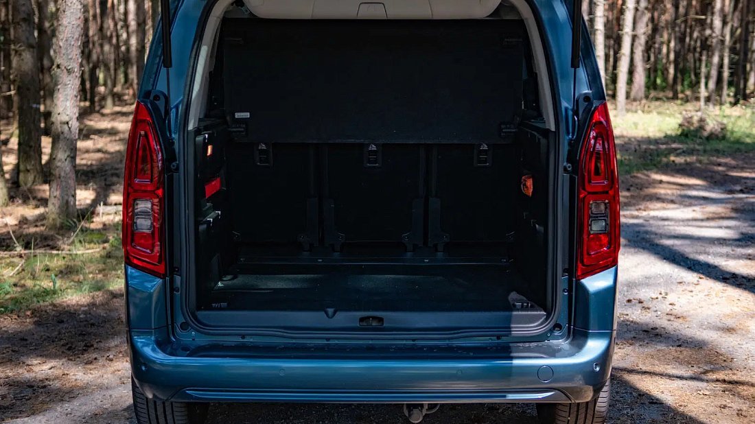 Opel Combo Electric Life 52 kWh (2024-...) trunk photo, boot, seats up, seats upright, cargo space, cargo volume, cargo capacity, storage