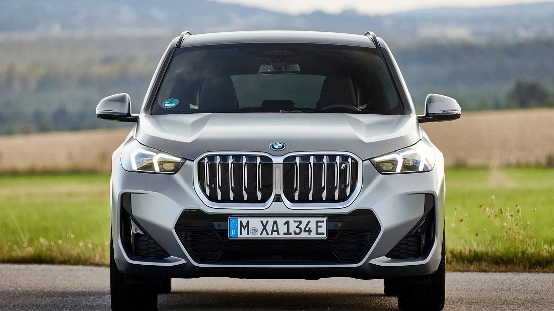 BMW iX1 eDrive20 (2023-…) front fascia, grille, headlights, bumper, exterior