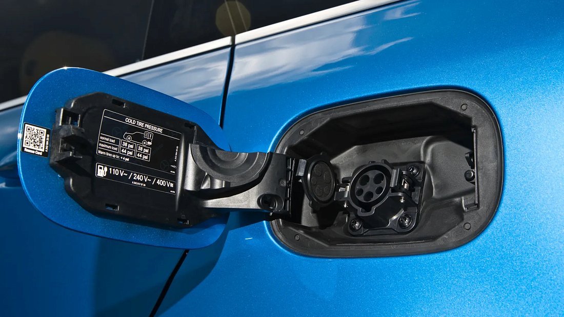 Mercedes B 250e (2014-2017) charge port USA photo, charging, inlet, plug, connector