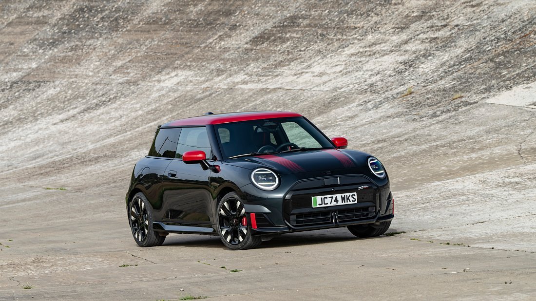 Mini Cooper JCW (2024-…) front view, front quarter, diagonal, exterior