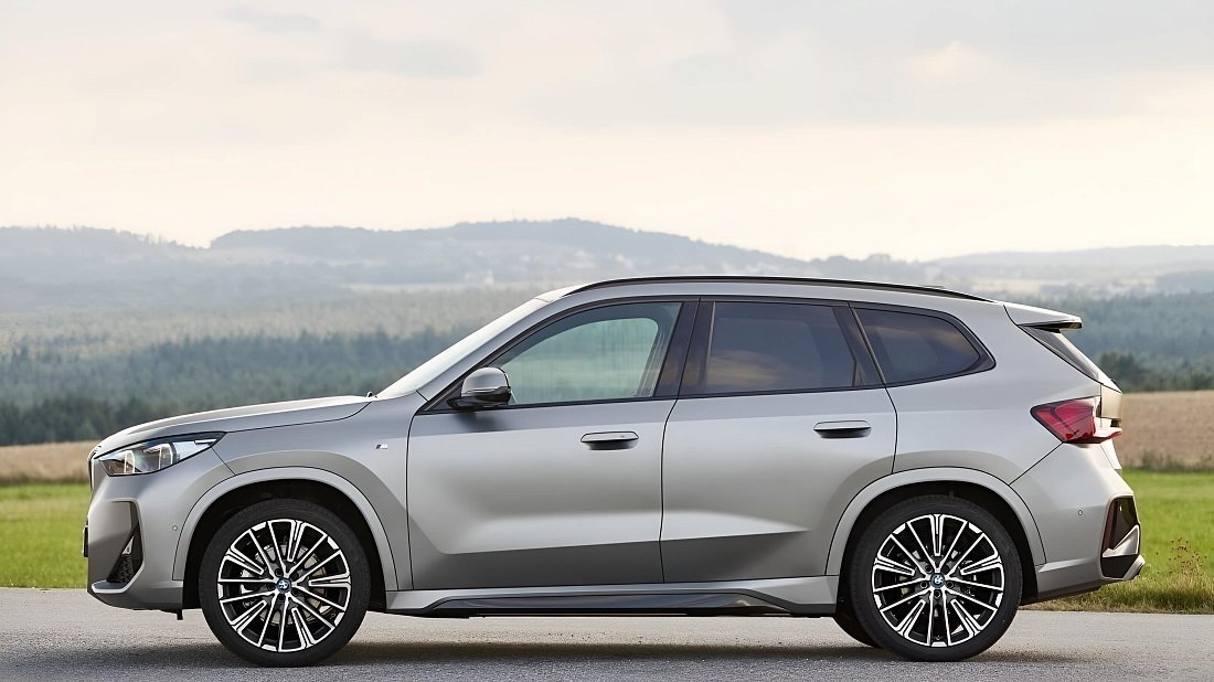 BMW iX1 eDrive20 (2023-…) side profile, silhouette, doors, wheels, exterior