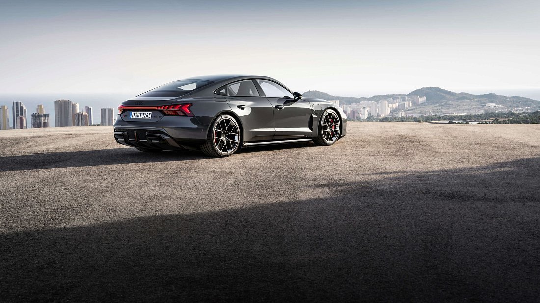 Audi e-tron GT RS (2024-…) rear quarter, three-quarter view, diagonal, exterior