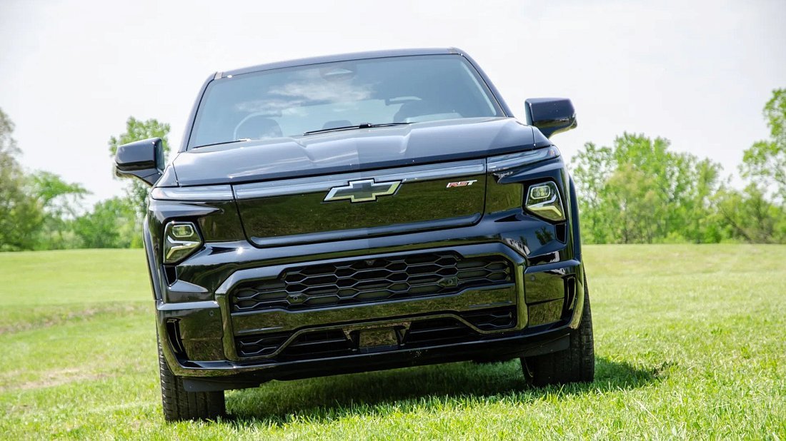 Chevrolet Silverado EV LT Extended Range (2025-…) front fascia, grille, headlights, bumper, exterior