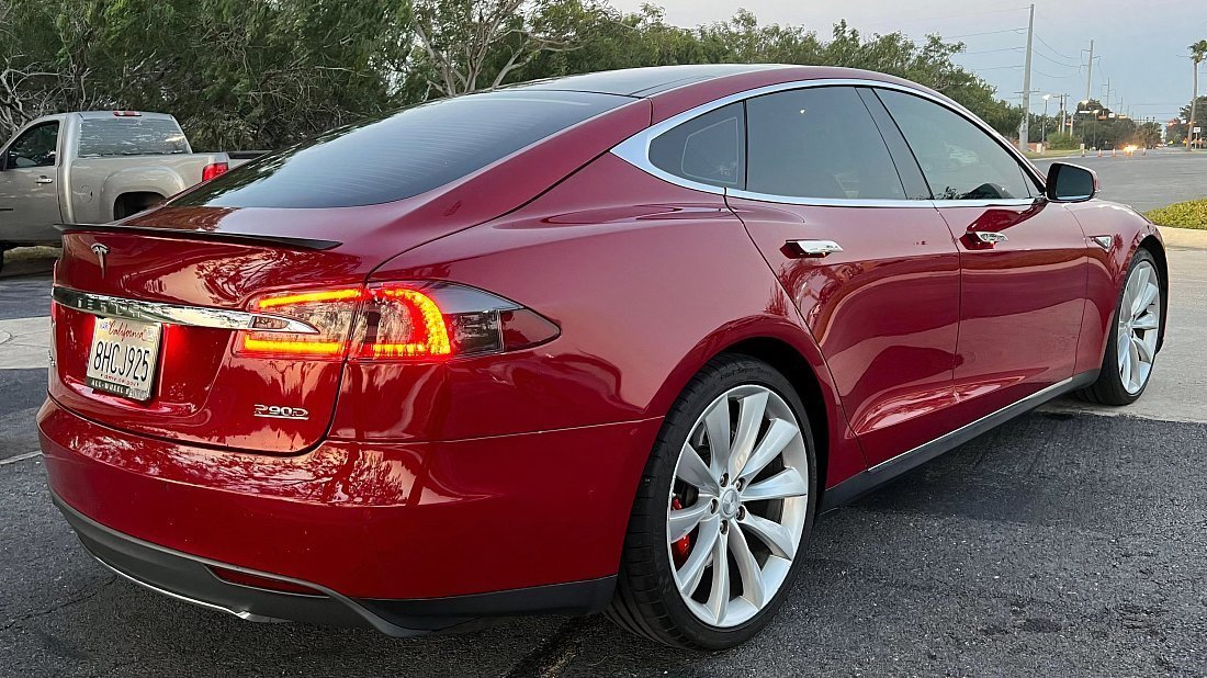 Tesla Model S P85D (2014-2016) rear quarter, three-quarter view, diagonal, exterior