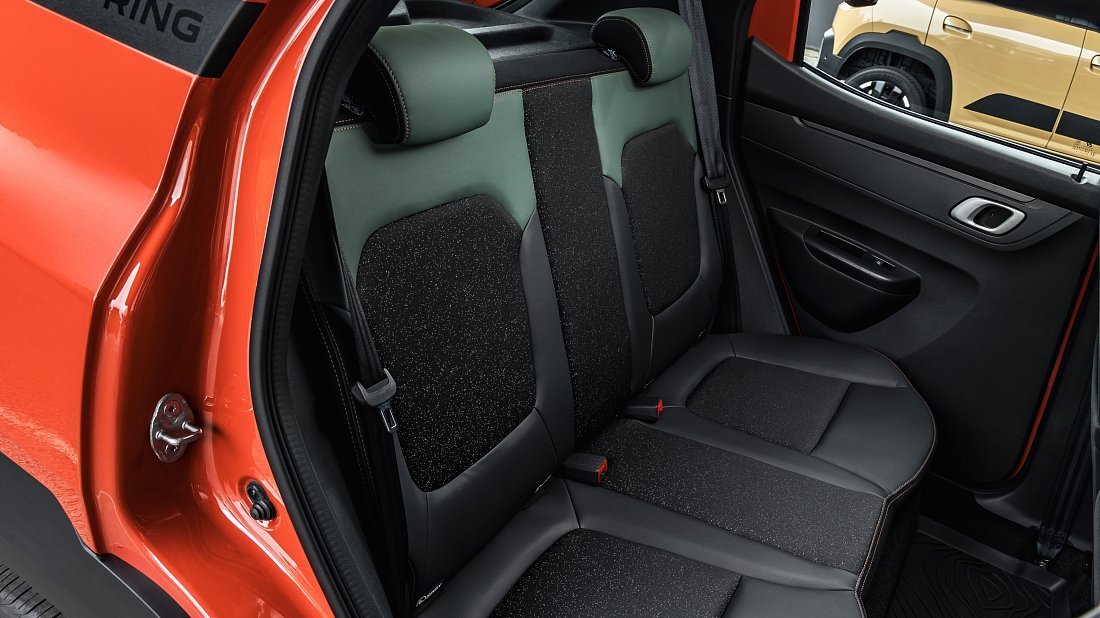 Dacia Spring Electric 45 (2024-…) rear seats, back seats, passenger seats, legroom, headroom, interior