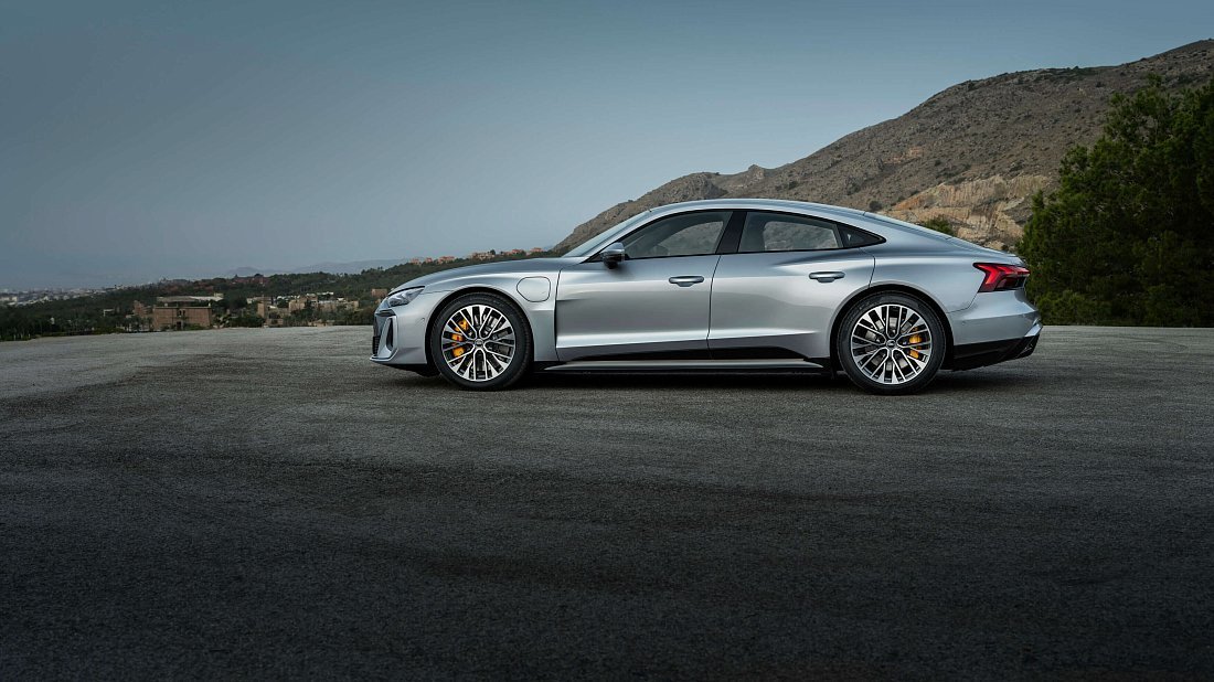 Audi e-tron GT S (2024-…) side profile photo, silhouette, doors, wheels, exterior