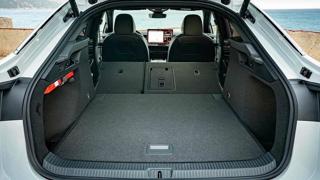 Volkswagen ID.7 Pro (2023-…) trunk, boot, expanded, folded seats, maximum volume, max cargo, max capacity, max storage