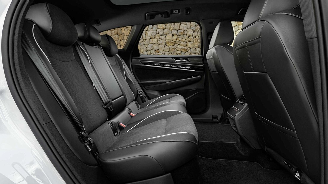 Volkswagen ID.7 Tourer GTX (2024-…) rear seats photo, back seats, passenger seats, legroom, headroom, interior