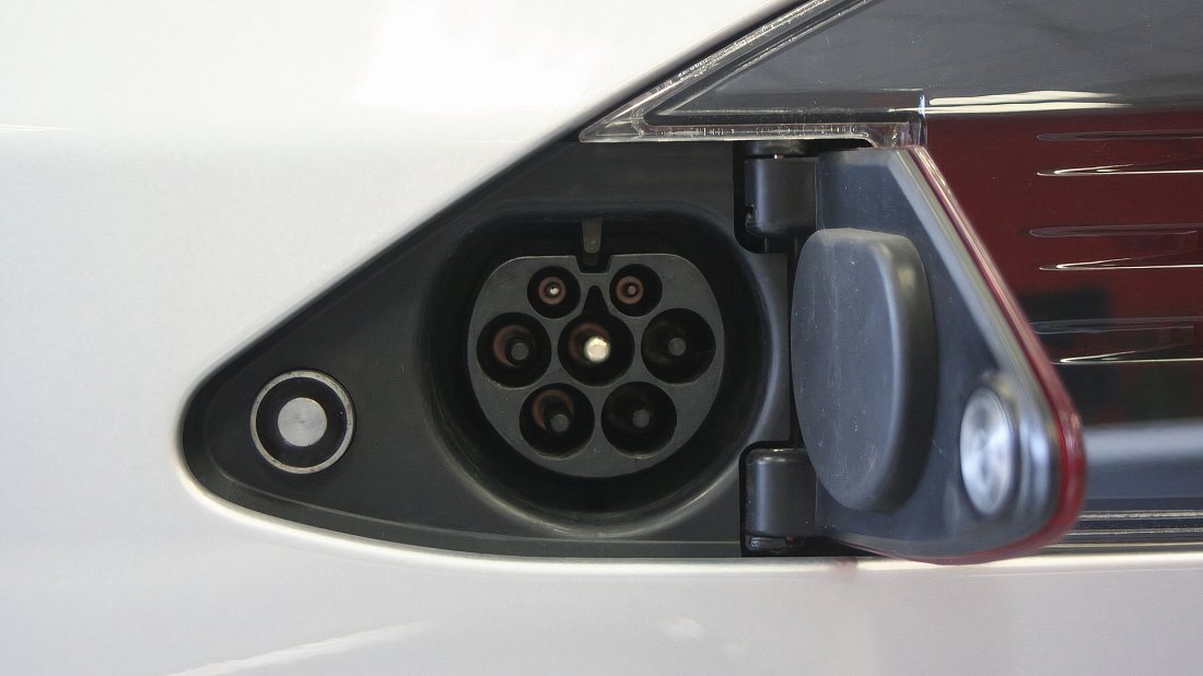 Tesla Model S P100D (2016-2019) charge port Europe, charging, inlet, plug, connector