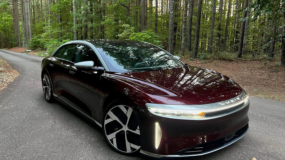 Lucid Air Touring (2025-...) front view photo, front quarter, diagonal, exterior