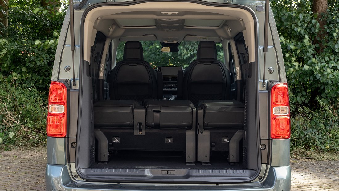 Toyota Proace Verso Electric L1 50 kWh (2024-...) trunk, boot, expanded, folded seats, maximum volume, max cargo, max capacity, max storage