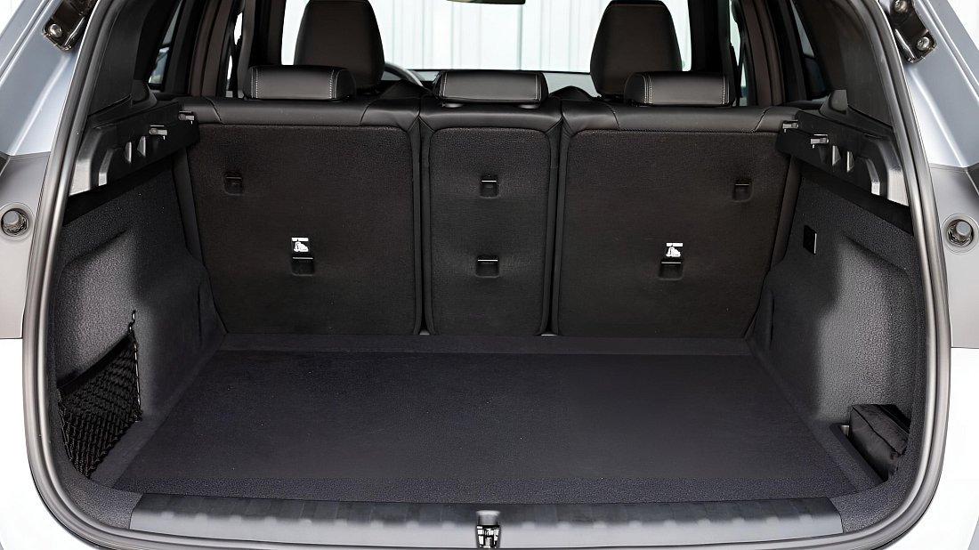 BMW iX1 eDrive20 (2023-…) trunk, boot, seats up, seats upright, cargo space, cargo volume, cargo capacity, storage