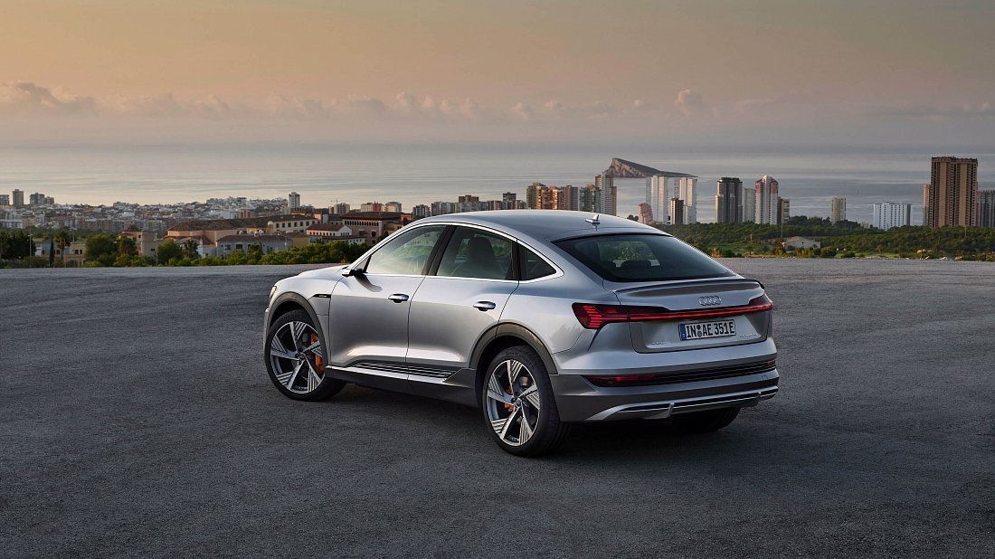 Audi e-tron Sportback 50 quattro (2020-2022) rear quarter photo, three-quarter view, diagonal, exterior