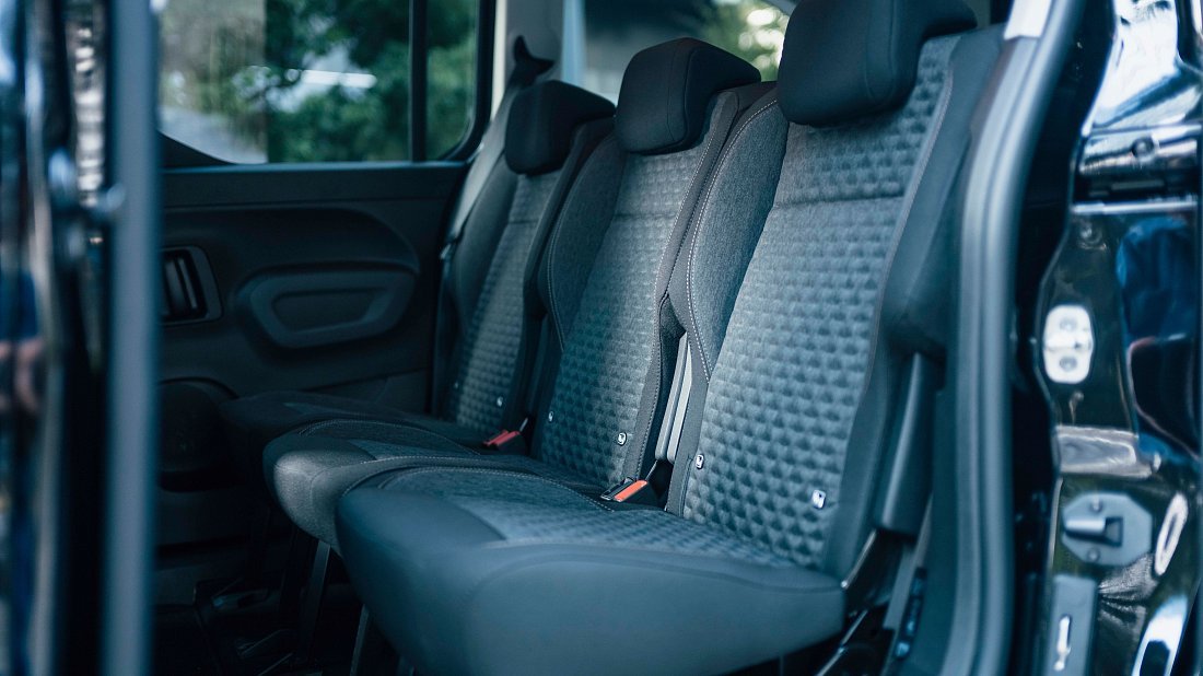 Peugeot e-Rifter M 50 kWh (2024-...) rear seats, back seats, passenger seats, legroom, headroom, interior