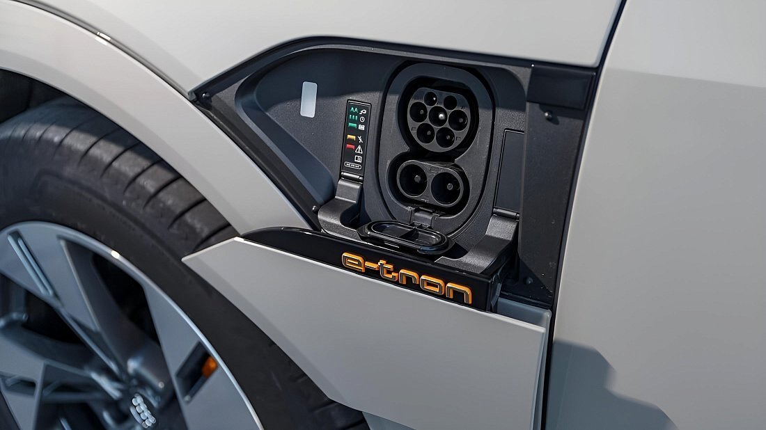 Audi e-tron Sportback 50 quattro (2020-2022) charge port Europe photo, charging, inlet, plug, connector
