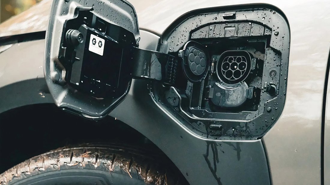 Toyota bZ4X AWD (2022-2025) charge port Europe, charging, inlet, plug, connector