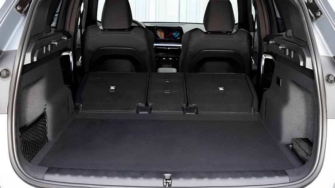 BMW iX1 eDrive20 (2023-…) trunk, boot, expanded, folded seats, maximum volume, max cargo, max capacity, max storage