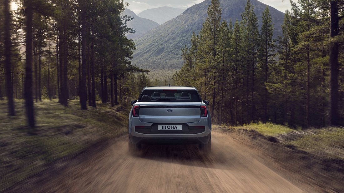 Ford Explorer EV Extended Range RWD (2024-…) rear view, taillights, trunk, spoiler, badge, bumper, exterior