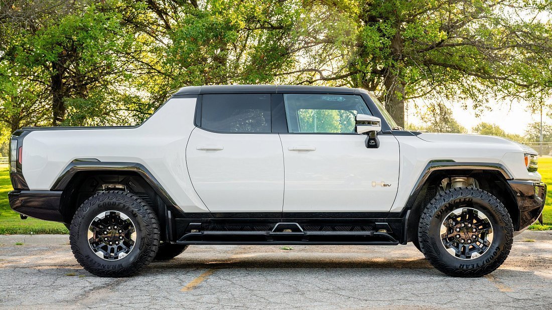 GMC Hummer EV Pickup 3X Standard Range (2023-…) side profile, silhouette, doors, wheels, exterior