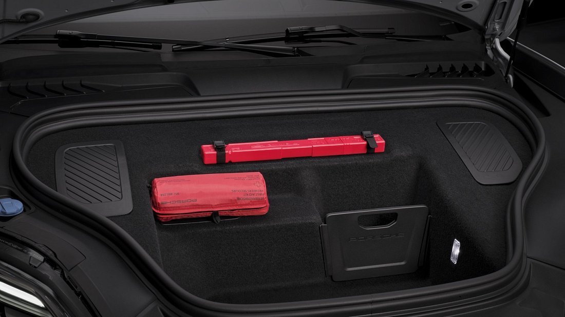 Porsche Macan Turbo Electric (2024-…) frunk, front trunk, under hood, storage, cargo, capacity, bonus space