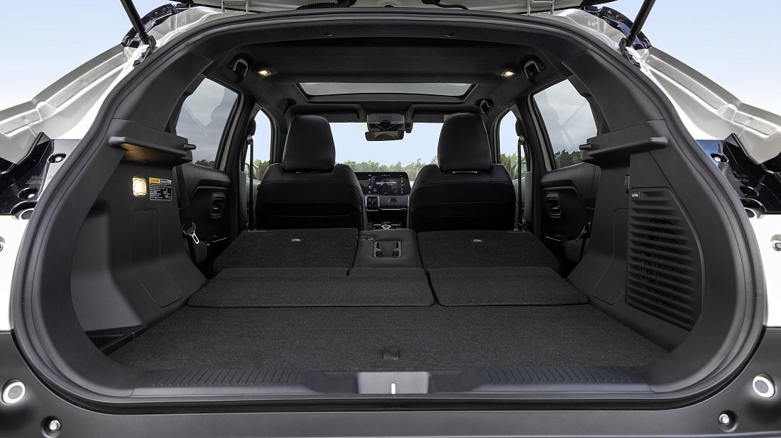 Suzuki e Vitara 61 kWh AWD (2025-…) folded trunk photo, boot, expanded, folded seats, maximum volume, max cargo, max capacity, max storage