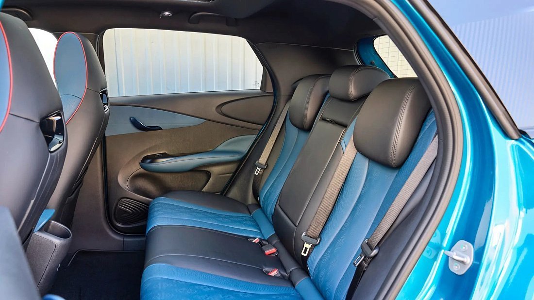 BYD Dolphin Comfort/Design (2023-…) rear seats, back seats, passenger seats, legroom, headroom, interior