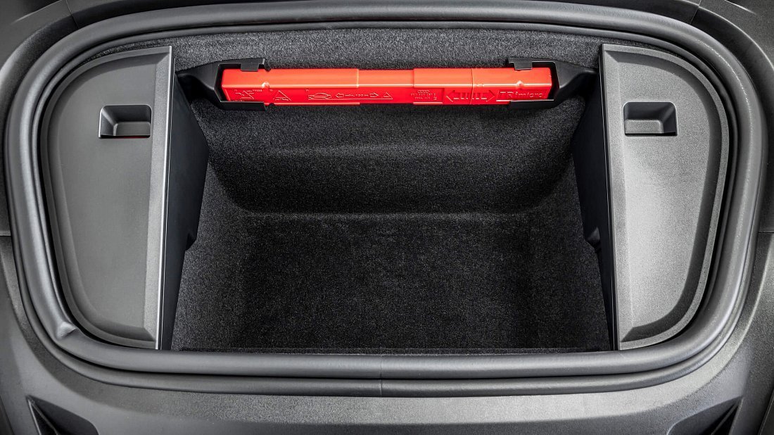 Porsche Taycan 4S Plus (2020-2024) frunk, front trunk, under hood, storage, cargo, capacity, bonus space