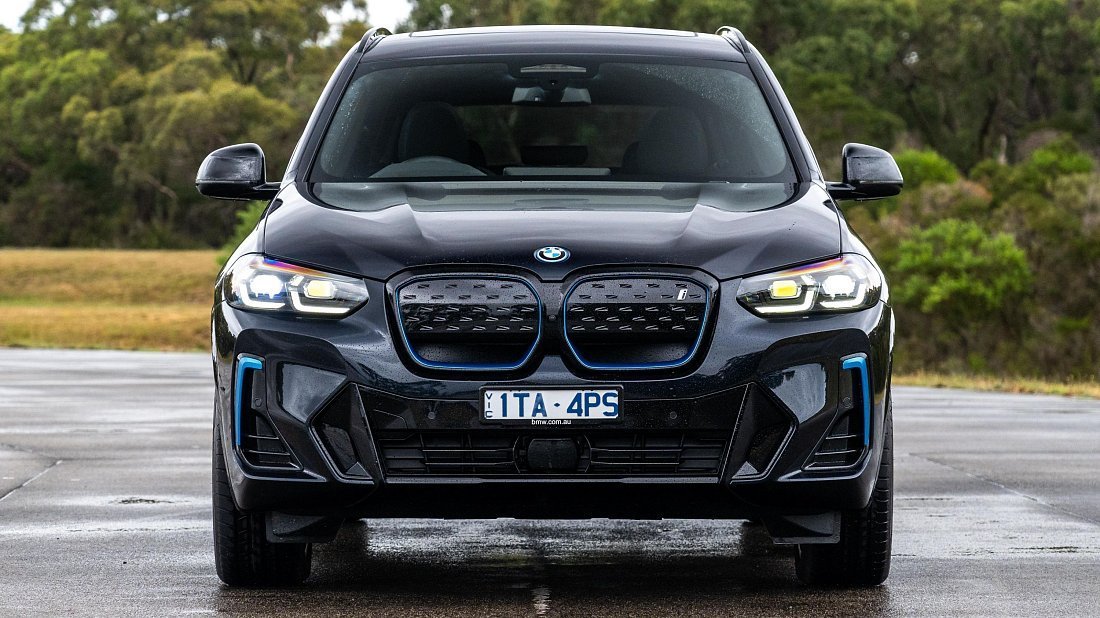BMW iX3 Gen 2 (2021-…) front fascia, grille, headlights, bumper, exterior