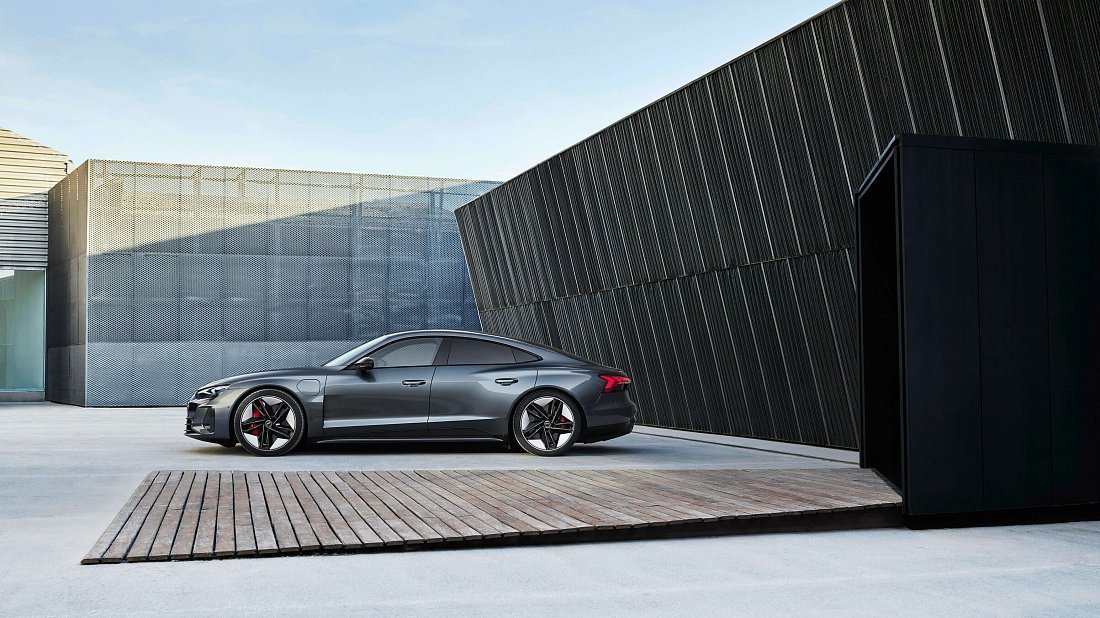 Audi e-tron GT RS (2021-2024) side profile, silhouette, doors, wheels, exterior