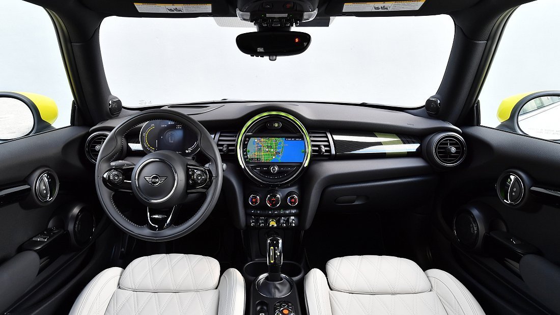 Mini Cooper SE (2020-2021) interior photo, front seat, driver seat, dashboard, steering wheel, infotainment, cockpit